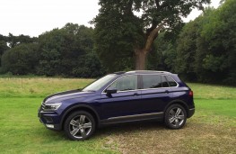 Volkswagen Tiguan, side