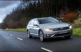 Volkswagen Passat Alltrack, front