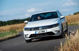 Volkswagen Passat GTE, front