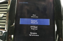 Volvo XC90 T6 2015, off road display