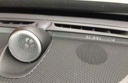 Volvo XC90 T6 2015, Bowers and Wilkins speakers