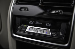 BMW X7 M50d, 2019, rear controls