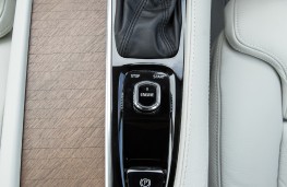 Volvo XC90, grey, console