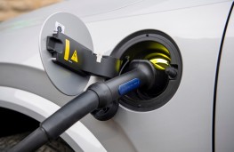Volvo XC90 Recharge, 2024, charging