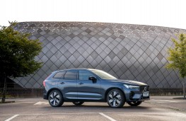 Volvo XC60, 2025, side