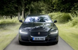 Jaguar XE, nose, action
