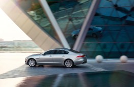 Jaguar XF, side