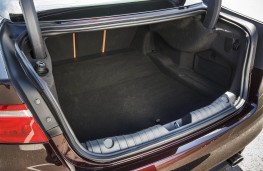 Jaguar XF, Portfolio, boot