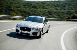Jaguar XF, dynamic