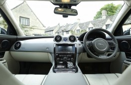 Jaguar XJ, interior