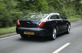 Jaguar XJ, rear