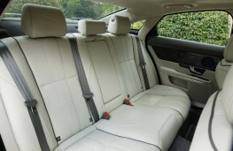 Jaguar XJ, rear seats