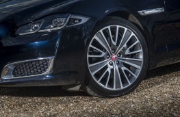 Jaguar XJ LWB Autobiography, 2016, front, detail