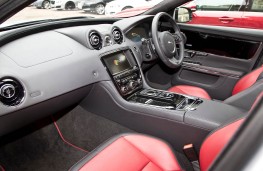 Jaguar XJR, interior