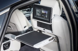 Jaguar XJ LWB Autobiography, 2016, table