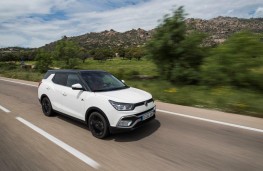 SsangYong Tivoli XLV, side, action