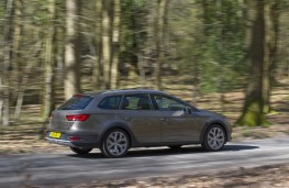 SEAT Leon X-PERIENCE, side, action