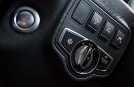 Mercedes-Benz X-Class, 2017, switches