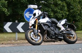 Yamaha FZ8 in action