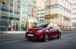 Toyota Yaris, 2017, front, action