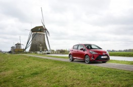 Toyota Yaris, 2017, front, windmill