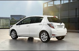 Toyota Yaris Hybrid, side
