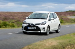 Toyota Yaris 2014, side, action