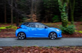 Toyota Yaris, 2026, side, action