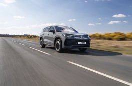Volkswagen Tayron R-Line, 2025, front, action