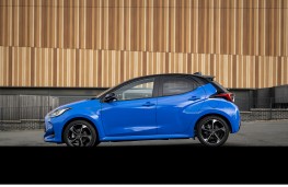 Toyota Yaris, 2025, side