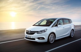 Vauxhall Zafira Tourer, 2016, side