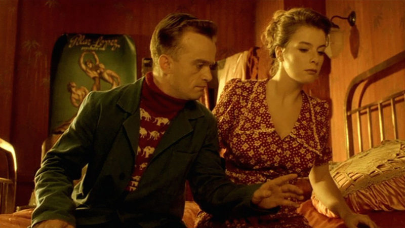 Which post-apocalyptic black comedy features a story with a butcher, a circus clown, a frog man and a group of vegetarian rebels, among other weird tenants, as main characters?
