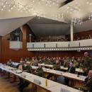 Nach seinem Vortrag über das "Quo Vadis?" der Heeresaufklärungstruppe beantwortet der Inspekteur des Heeres, Generallleutnant Mais, die Fragen des Plenums.