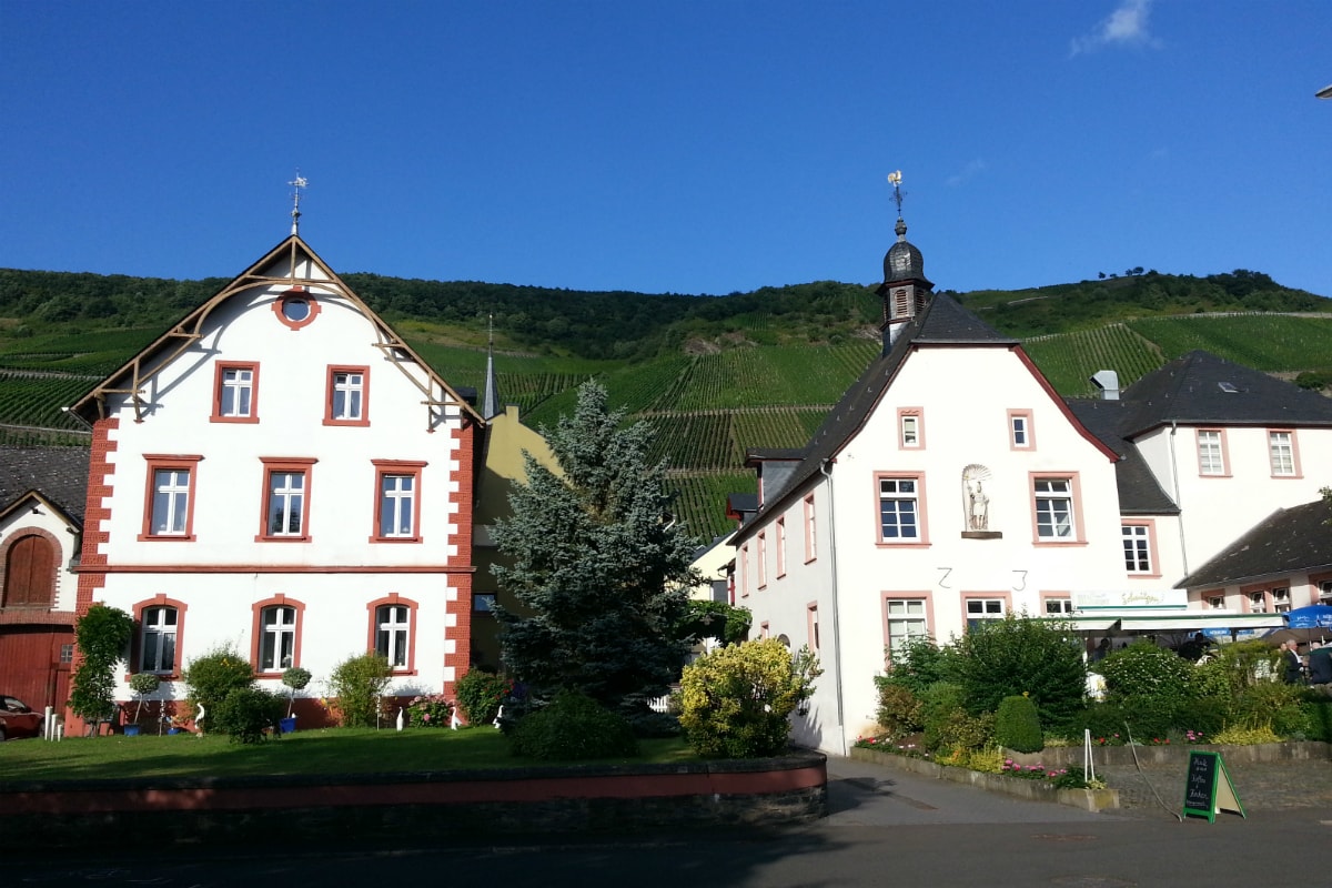 Graach, vom Parkplatz an der Mosel aus