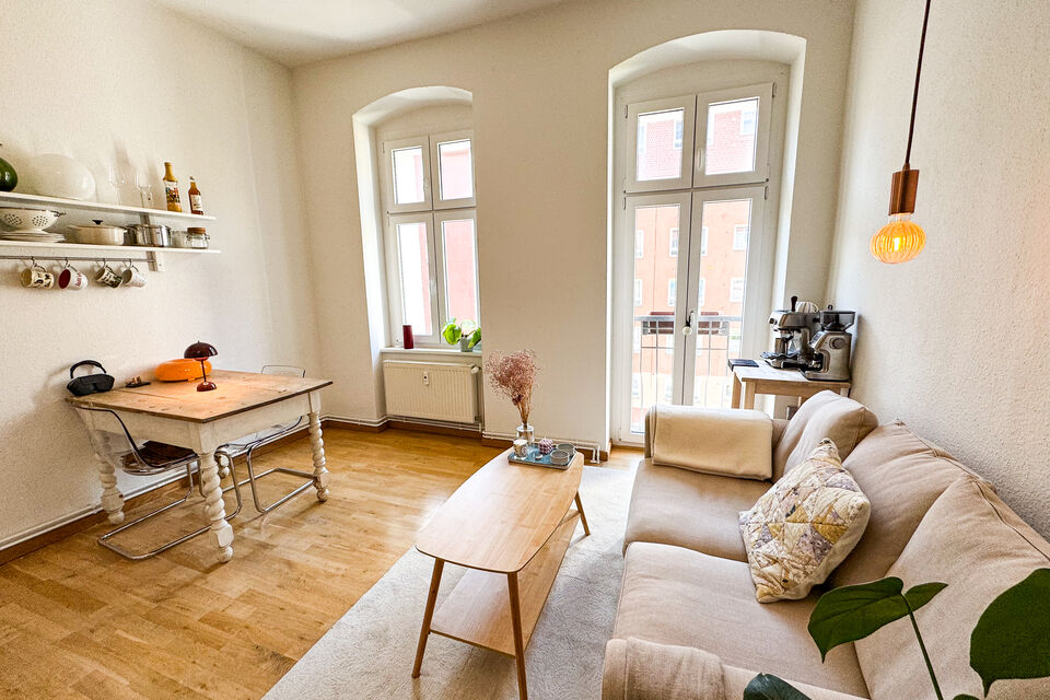 Furnished apartment, living room with balcony access in Berlin Wedding