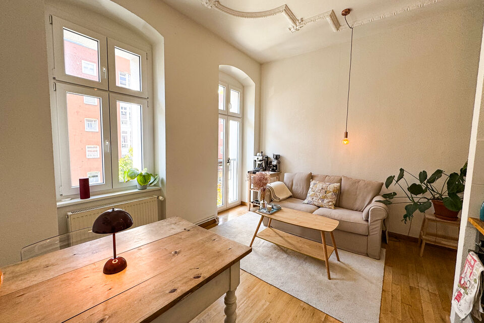Furnished apartment, living room with wooden flooring in Berlin Wedding