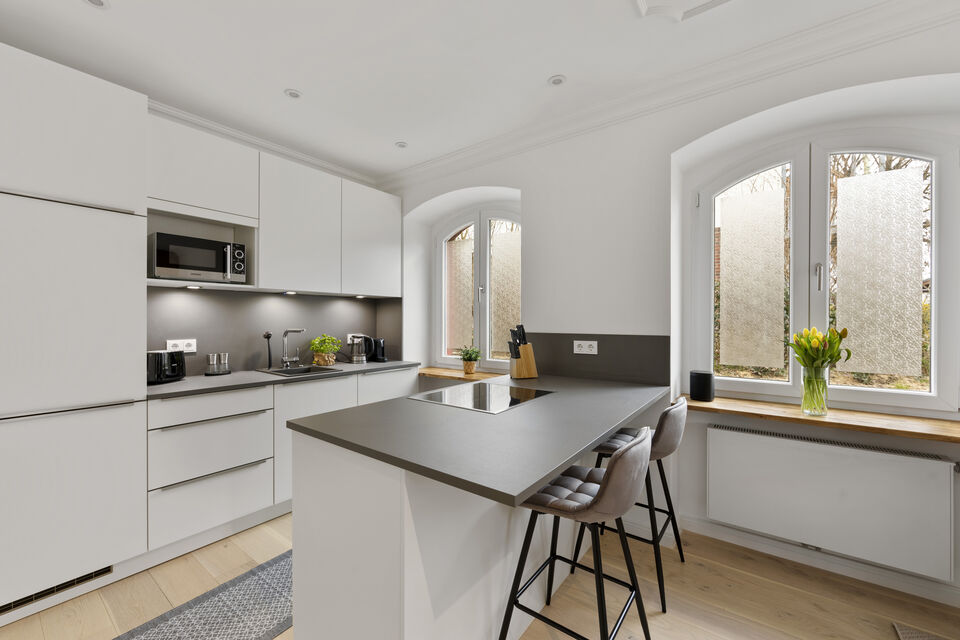 Furnished apartment, kitchen with cooking island in Berlin Weißensee