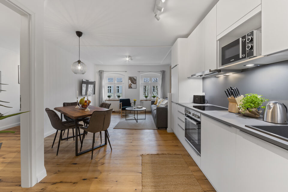 Möblierte Wohnung, Küche mit offener Wohnbereichverbindung in Berlin Kreuzberg