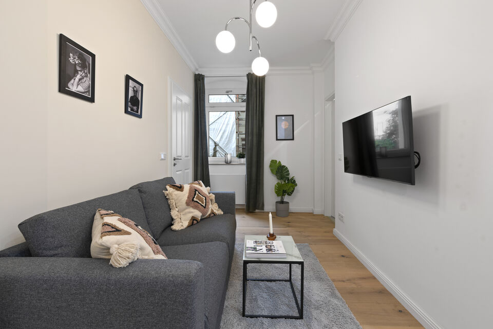 Furnished apartment, living room with wall-mounted TV in Berlin Friedrichshain