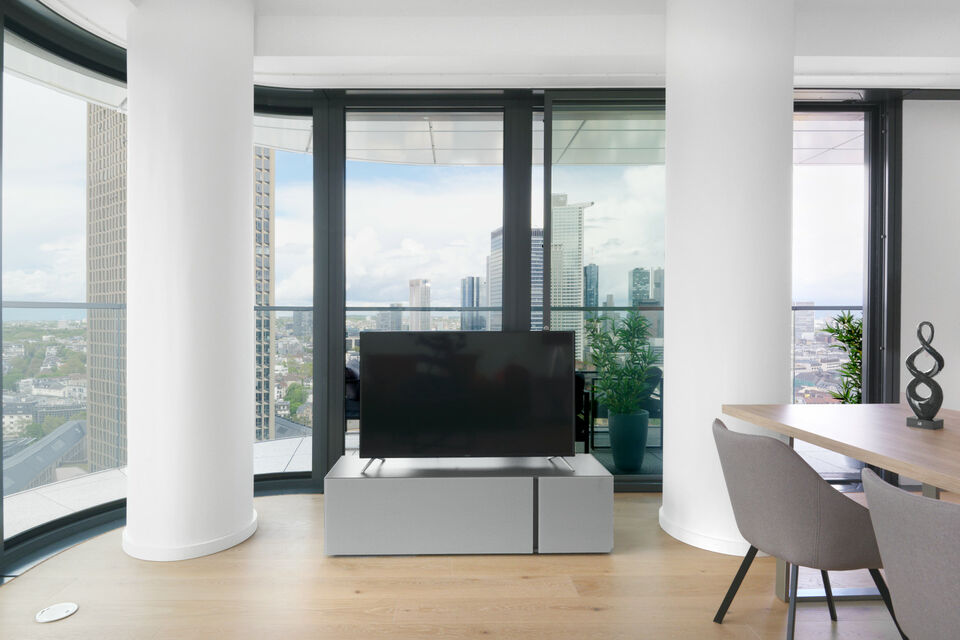 Möblierte Wohnung, Wohnzimmer mit Panoramablick in Frankfurt Ostend