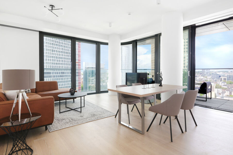 Möblierte Wohnung, Wohnzimmer mit Panoramablick in Frankfurt Ostend