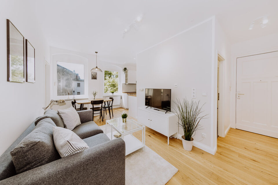 Furnished apartment, living room with wooden flooring in Berlin Spandau