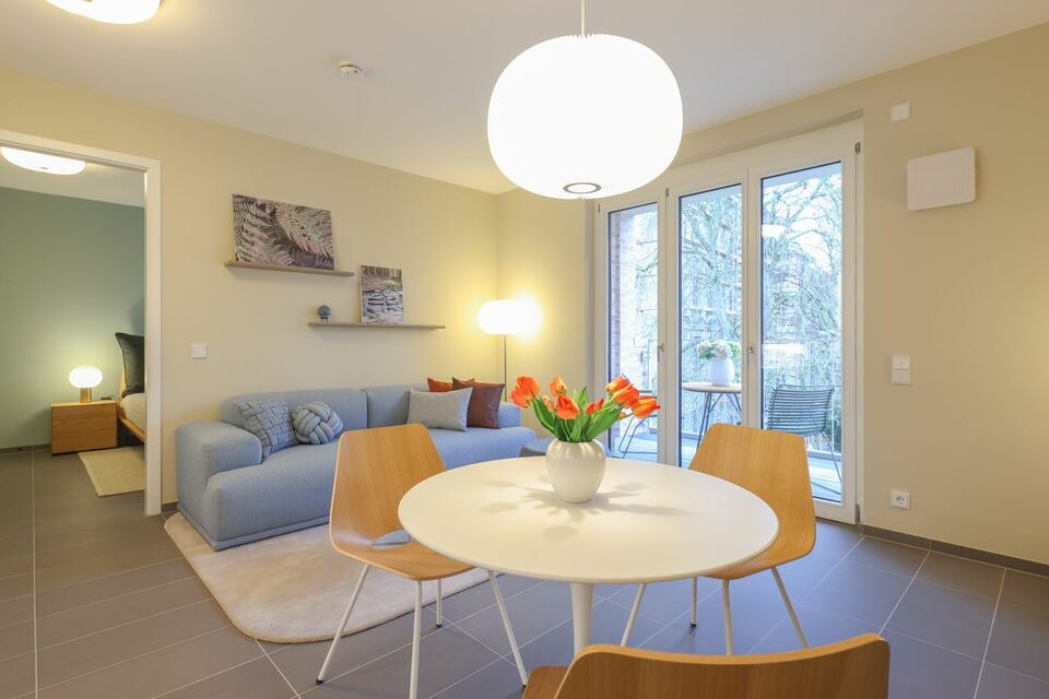 Furnished apartment, living room with dining table and balcony access in Berlin Kreuzberg