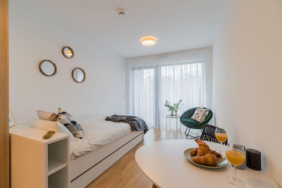 Furnished apartment, bedroom with natural light in Berlin Friedrichshain