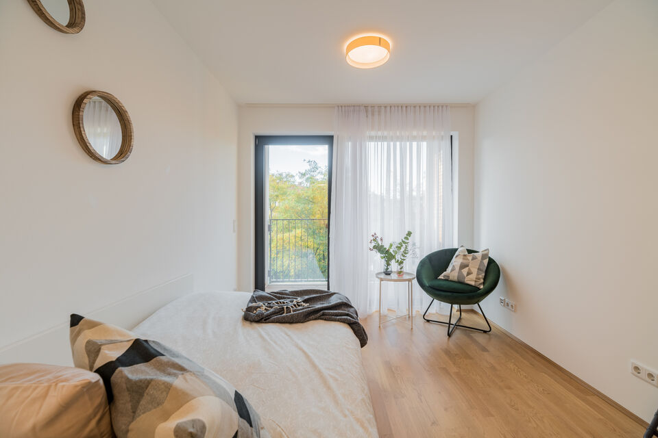 Furnished apartment, bedroom with balcony access in Berlin Friedrichshain