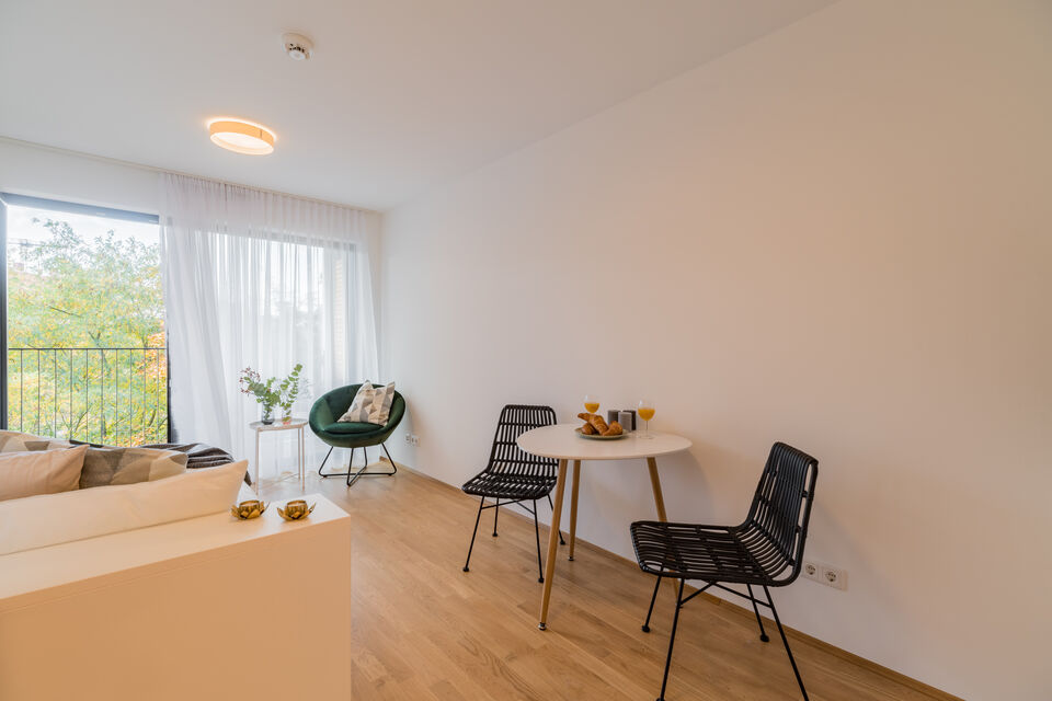 Furnished apartment, living room with balcony access in Berlin Friedrichshain