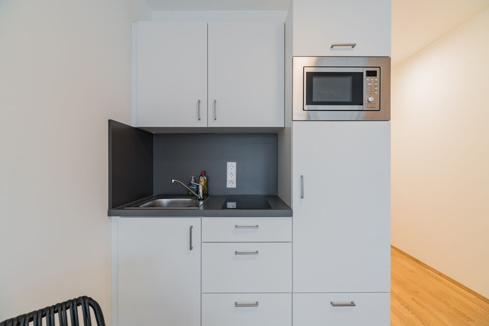 Furnished apartment, kitchen with kitchenette and microwave in Berlin Friedrichshain