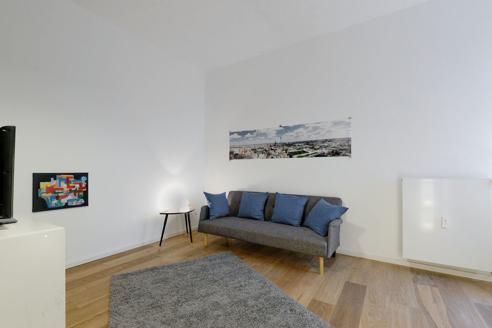 Furnished apartment, living room with wooden flooring in Berlin Prenzlauer Berg
