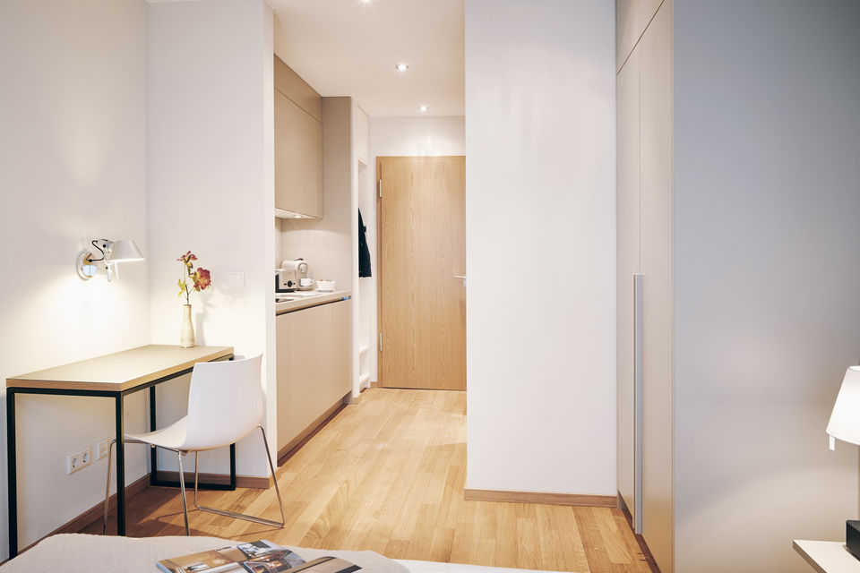 Serviced apartment, corridor with open kitchen in Frankfurt Gallus