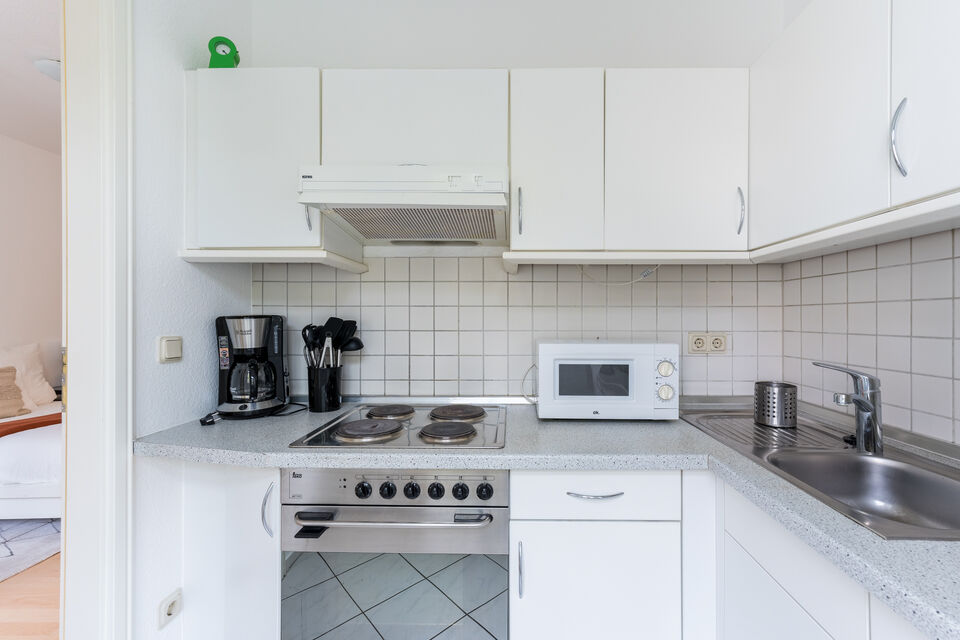 Furnished apartment, kitchen with ceramic cooktop in Berlin Prenzlauer Berg